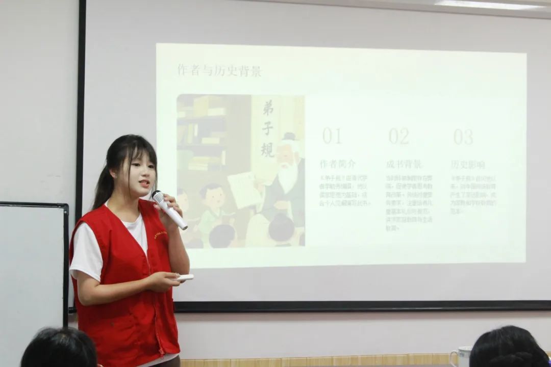 胡锦.jpg